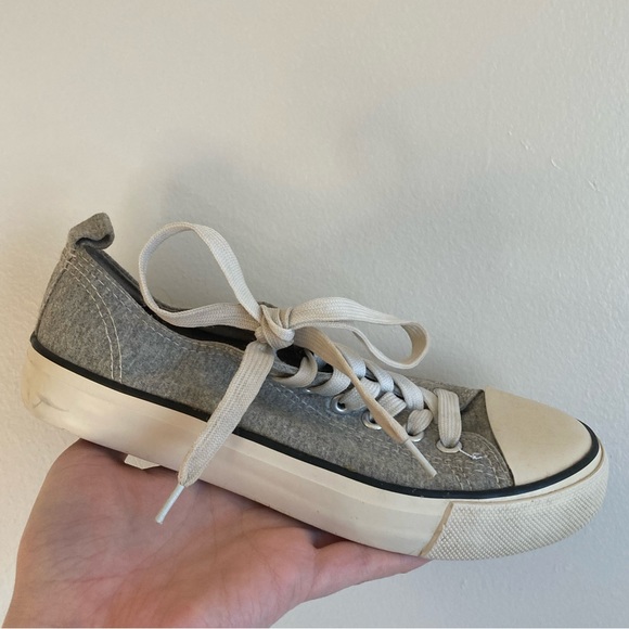 mySTYLE Grey “Converse Style” Running Shoes Women’s 6 US (Sneakers) - Picture 3 of 5